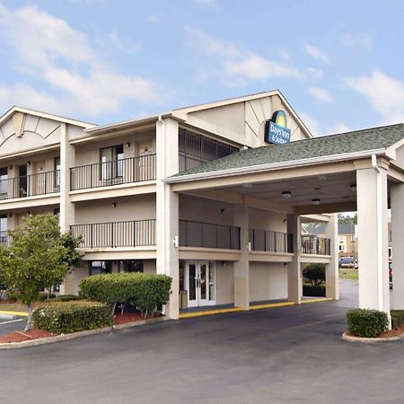 Days Inn & Suites Mobile Tillmans Corner Exterior photo