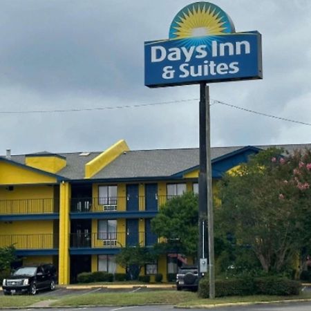 Days Inn & Suites Mobile Tillmans Corner Exterior photo