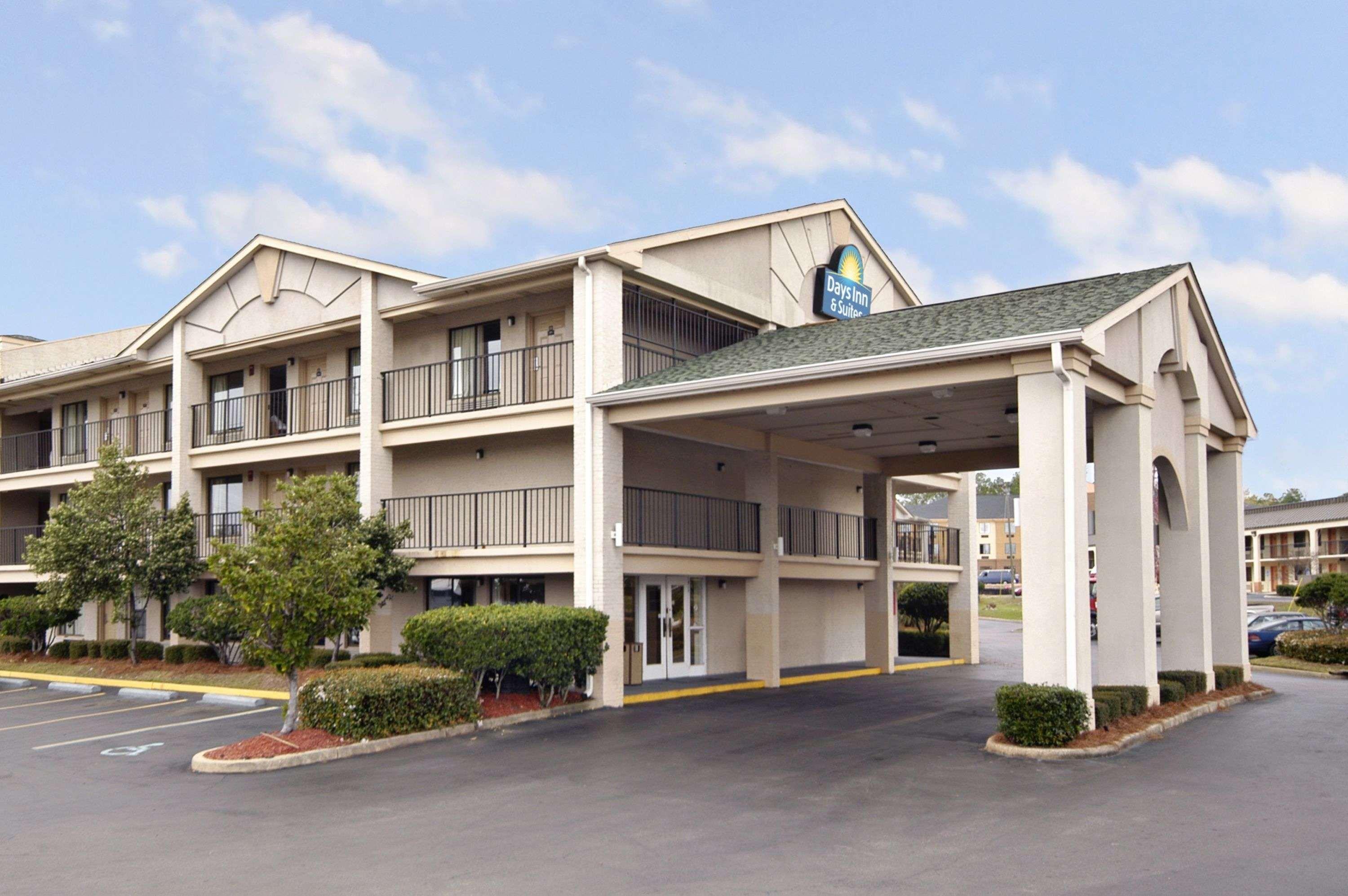 Days Inn & Suites Mobile Tillmans Corner Exterior photo