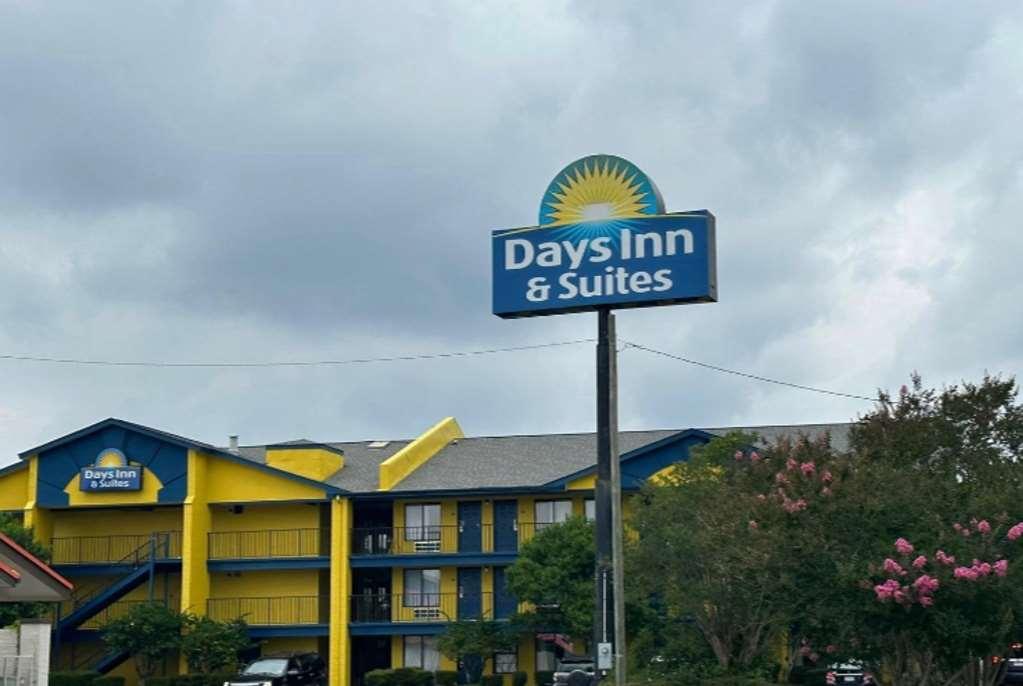 Days Inn & Suites Mobile Tillmans Corner Exterior photo