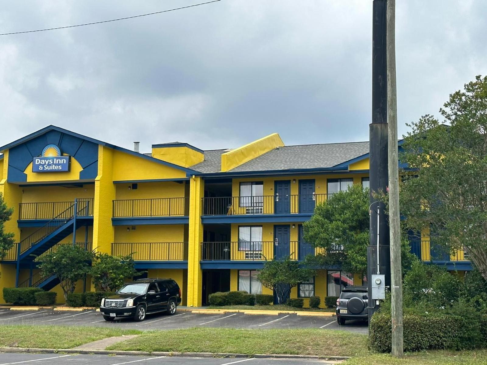 Days Inn & Suites Mobile Tillmans Corner Exterior photo